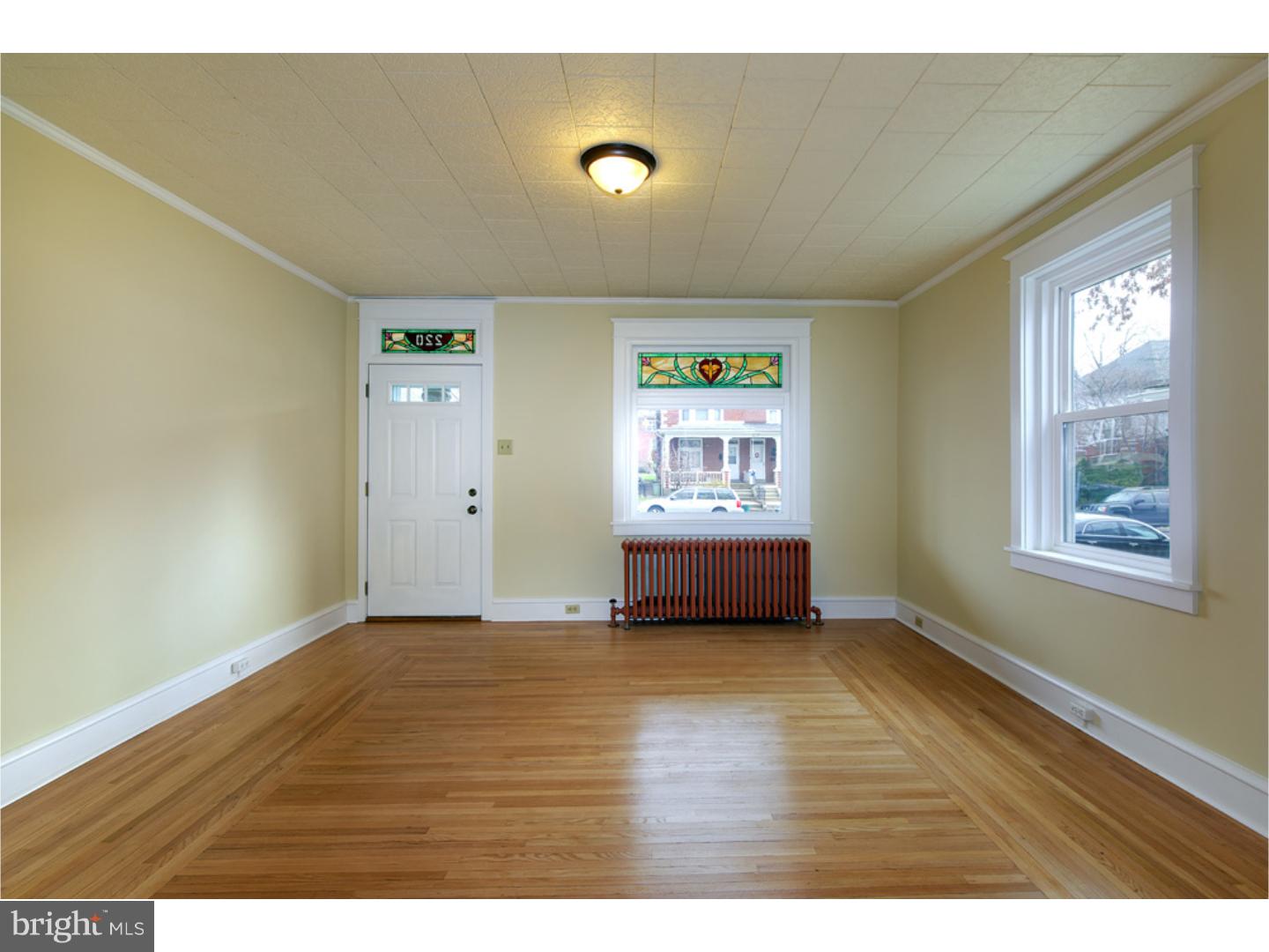 220 State Street Reading, PA 19607 - Photo 4 of 24 Living Room