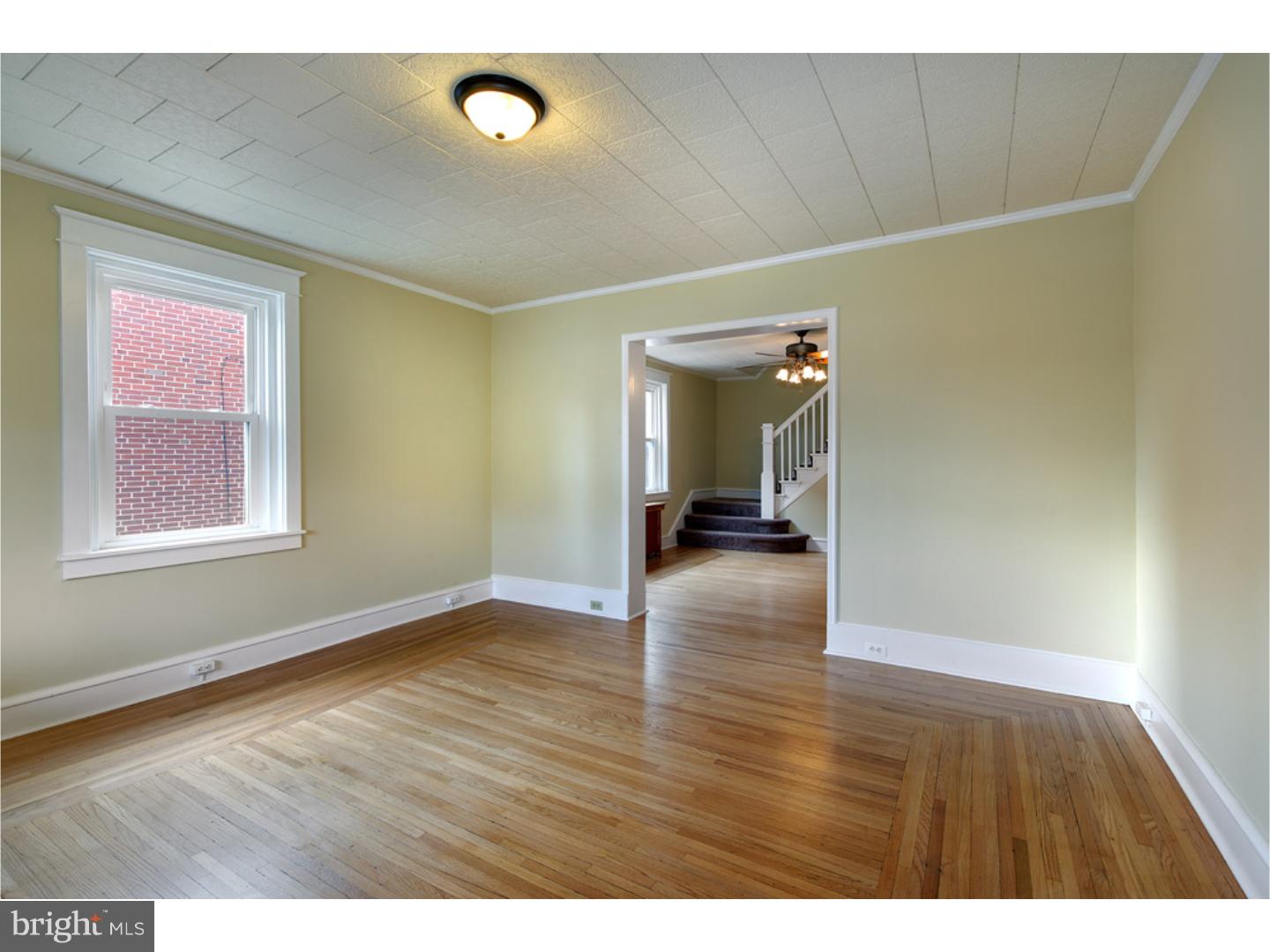 220 State Street Reading, PA 19607 - Photo 5 of 24 Living Room