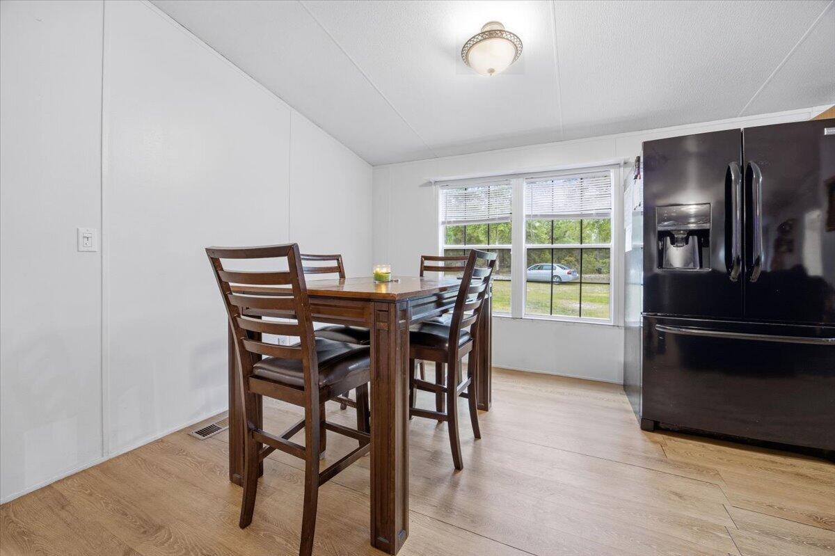 194 Keuka Road Interlachen, FL 32148 - Photo 6 of 22 06-Dining Area