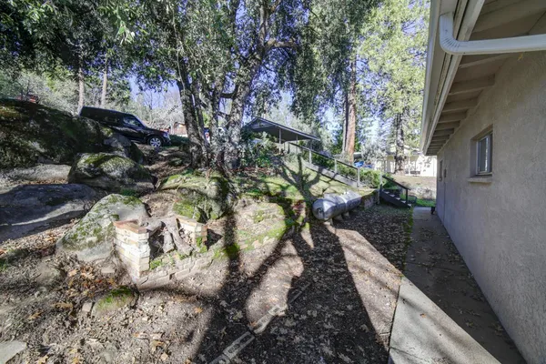 a view of an outdoor space