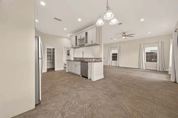 $2,850 | 2209 Silverbonnet Street, Houston, TX 77055