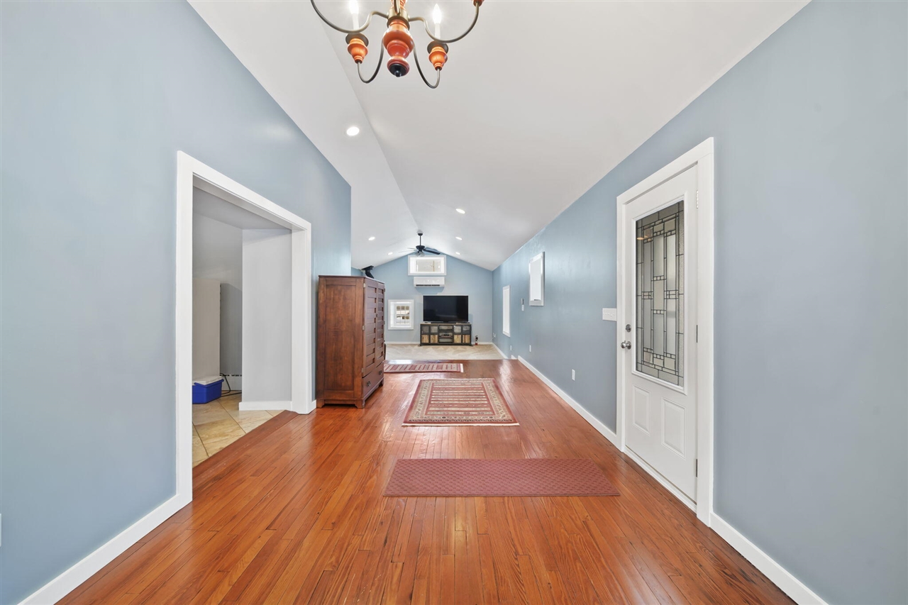 208 Glasgow Road Jackson, MI 49201 - Photo 12 of 99
