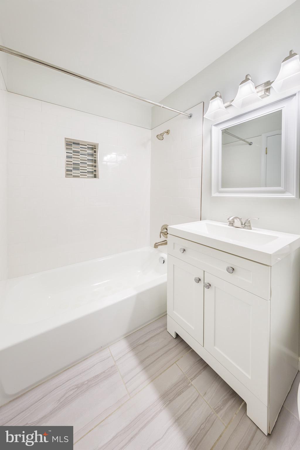 6800 Quebec Court Springfield, VA 22152 - Photo 24 of 44 Hall Full Bath