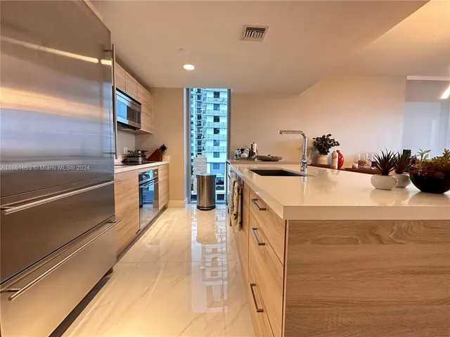 $920,000 | 16385 Biscayne Boulevard, Unit 1201, North Miami Beach, FL 33160