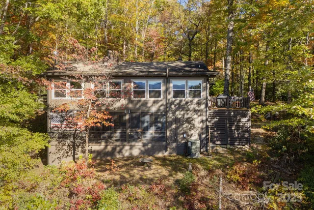 a view of a entrance gate of the house