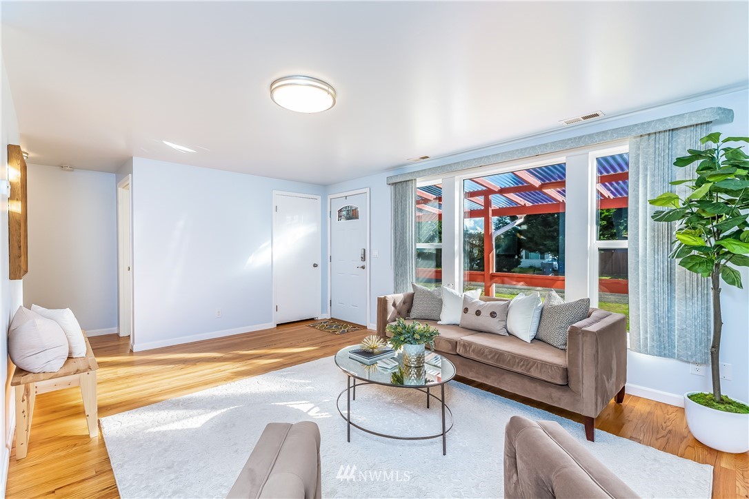 12012 Southeast 161st Street Renton, WA 98058 - Photo 6 of 35 Gallery Image 6