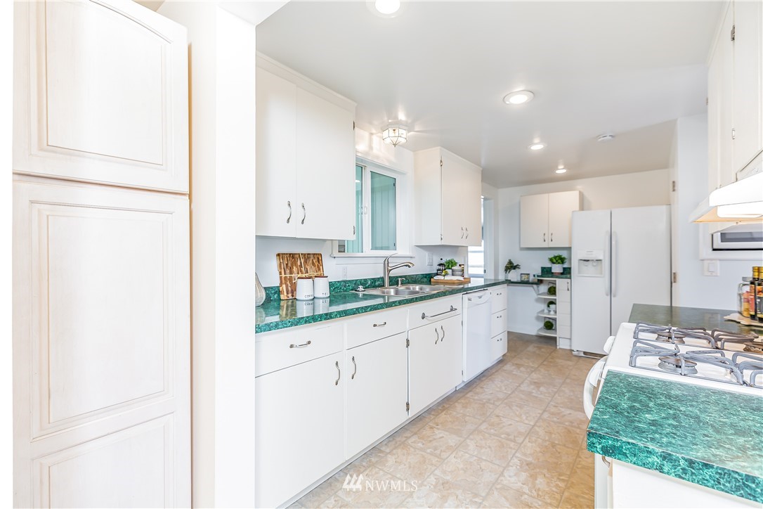 12012 Southeast 161st Street Renton, WA 98058 - Photo 8 of 35 Gallery Image 8