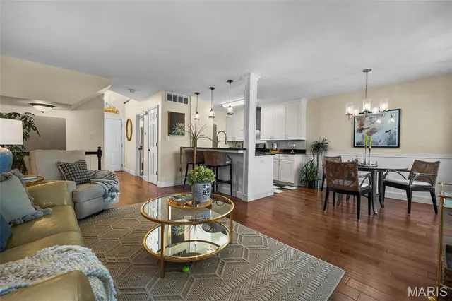 $385,000 | 16176 Lea Oak Court, Chesterfield, MO 63017