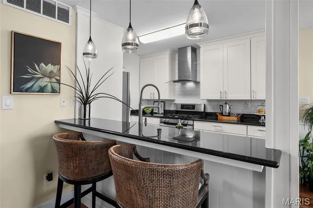 $385,000 | 16176 Lea Oak Court, Chesterfield, MO 63017