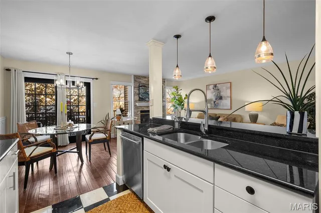 $385,000 | 16176 Lea Oak Court, Chesterfield, MO 63017