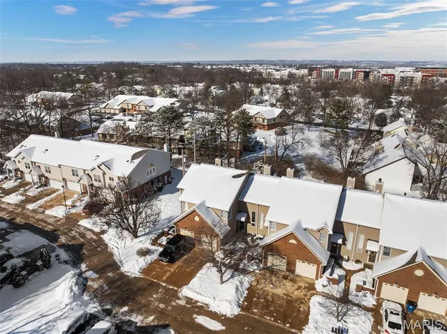 $385,000 | 16176 Lea Oak Court, Chesterfield, MO 63017