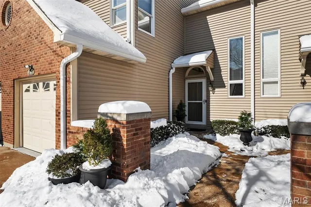 $385,000 | 16176 Lea Oak Court, Chesterfield, MO 63017