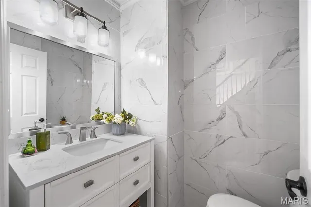 $385,000 | 16176 Lea Oak Court, Chesterfield, MO 63017