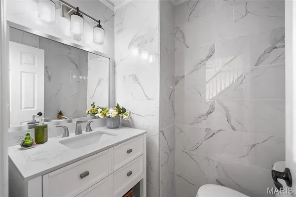 $385,000 | 16176 Lea Oak Court, Chesterfield, MO 63017