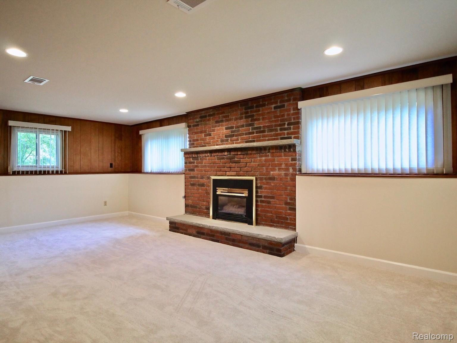 2319 Arizona Court Rochester, MI 48309 - Photo 19 of 37 018.jpeg