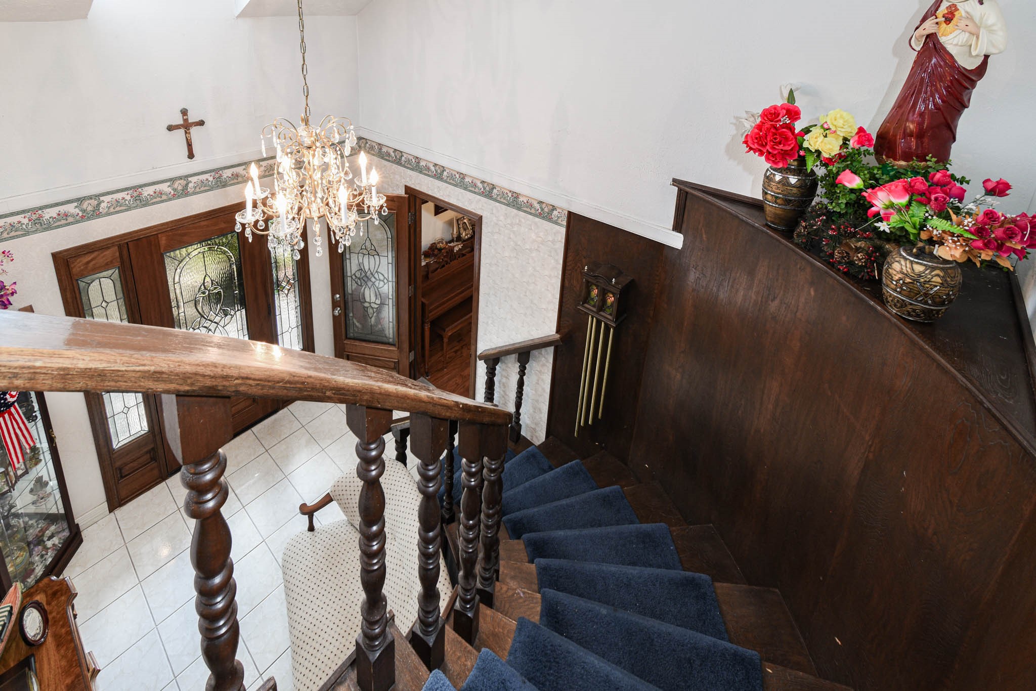 4503 Allen-Genoa Road Pasadena, TX 77504 - Photo 22 of 50 VIEW DOWN INTO ENTRY WHEN YOU CHECK OUT UPSTAIRS.