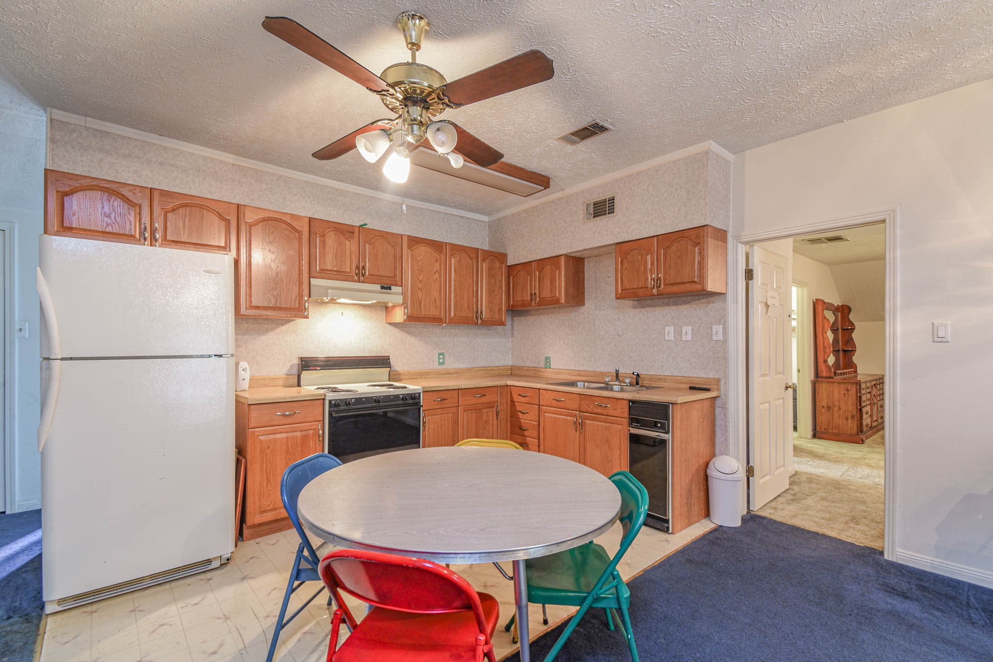 4503 Allen-Genoa Road Pasadena, TX 77504 - Photo 23 of 50 UPSTAIRS KITCHEN/DINING w/ELECTRIC STOVE & TRASH COMPACTOR. ROOM FOR A FULL SIZE REFRIGERATOR.