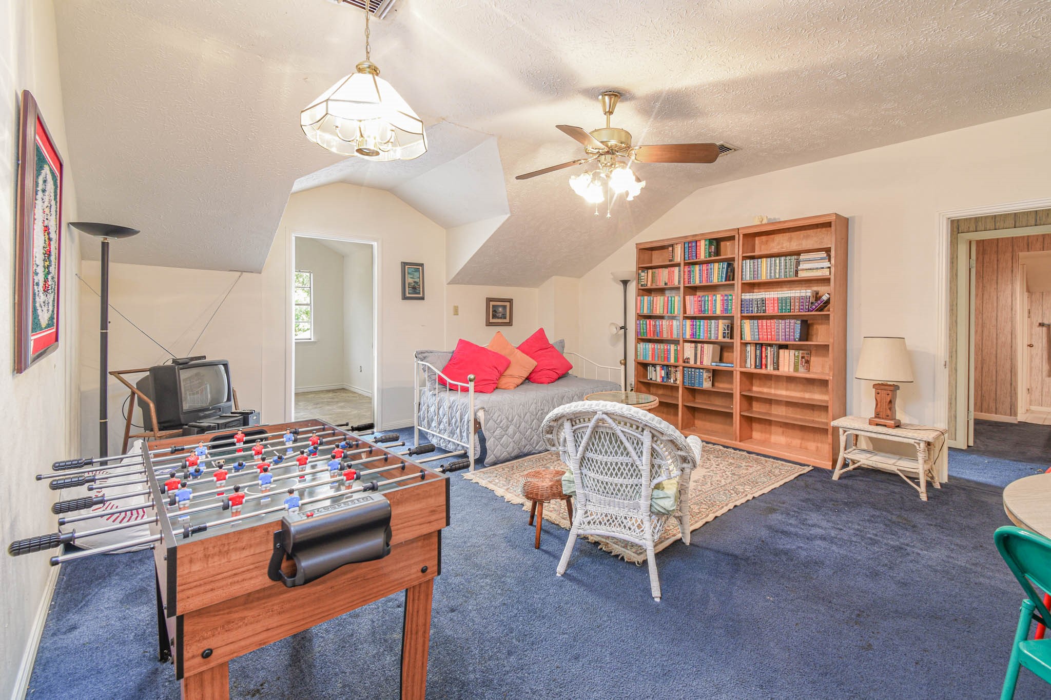 4503 Allen-Genoa Road Pasadena, TX 77504 - Photo 26 of 50 PLENTY OF ROOM TO HANG OUT HERE! HOW CONVENIENT - UPSTAIRS UTILITY ROOM AT BACK OF THIS ROOM.