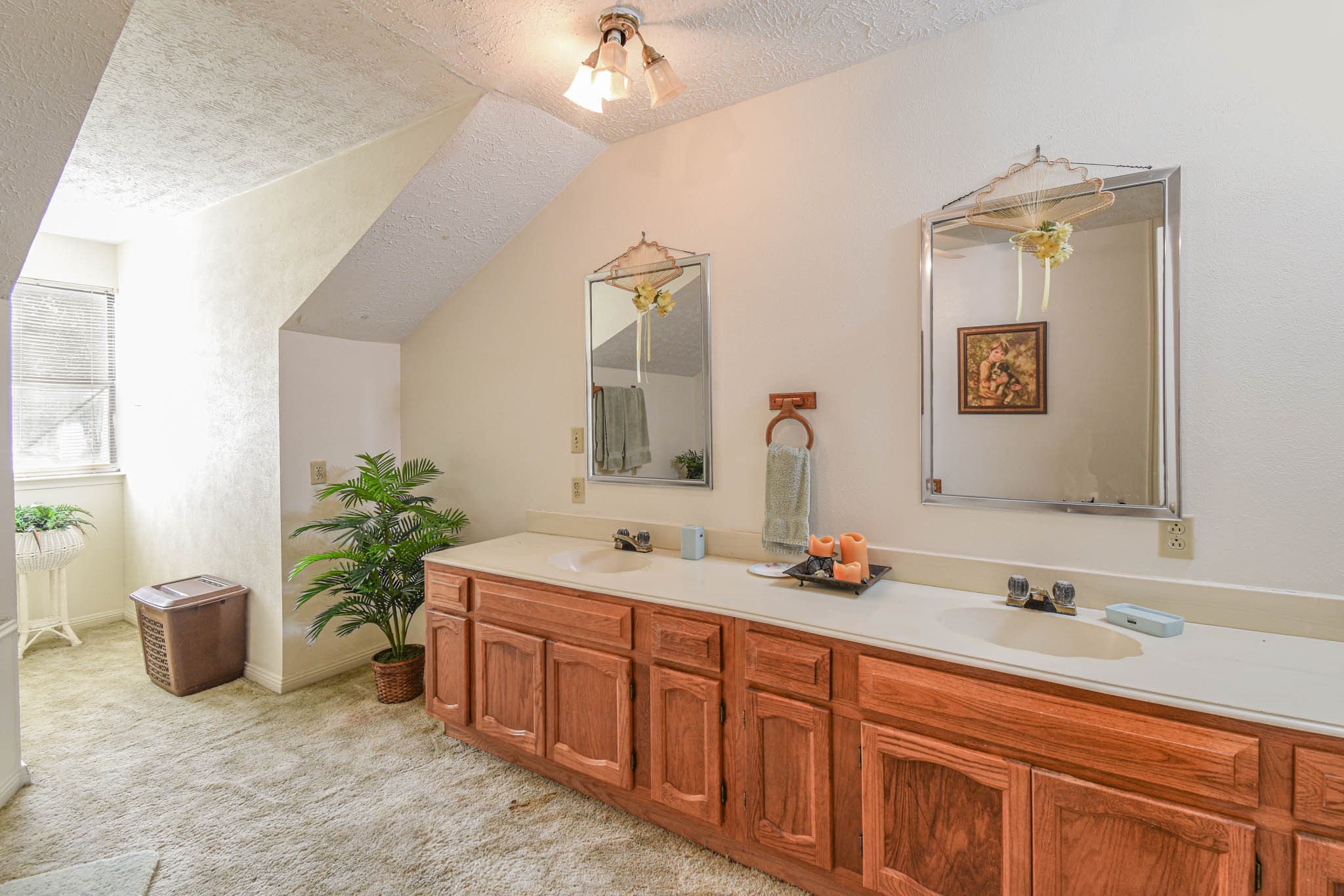 4503 Allen-Genoa Road Pasadena, TX 77504 - Photo 31 of 50 AND WITH HUGE MATCHING PRIMARY BATHROOM: DOUBLE SINKS, OVERSIZED JACUZZI TUB & SEPARATE SHOWER