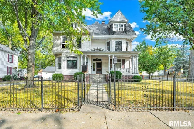 $165,000 | 401 West Armstrong Avenue, Peoria, IL 61604