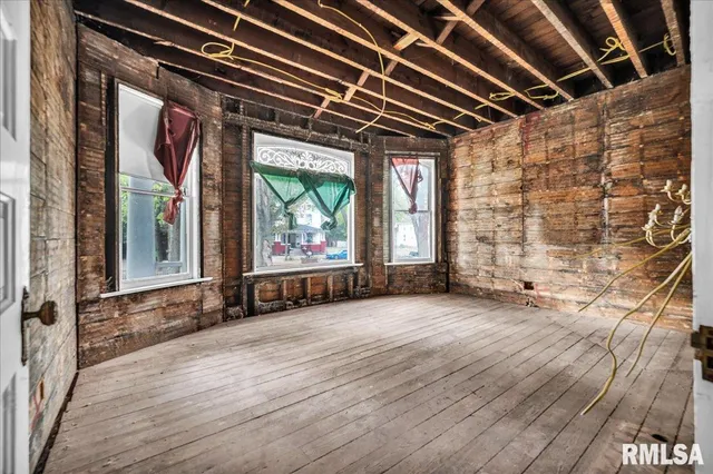 $165,000 | 401 West Armstrong Avenue, Peoria, IL 61604