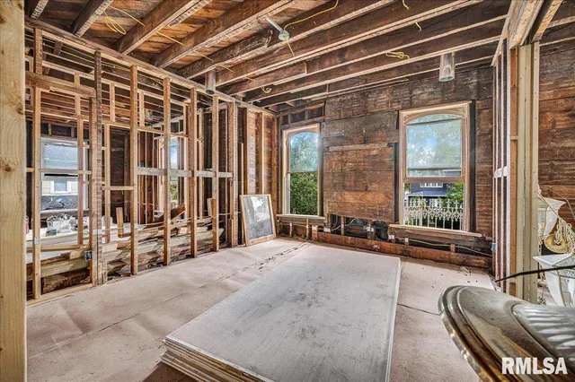 $165,000 | 401 West Armstrong Avenue, Peoria, IL 61604