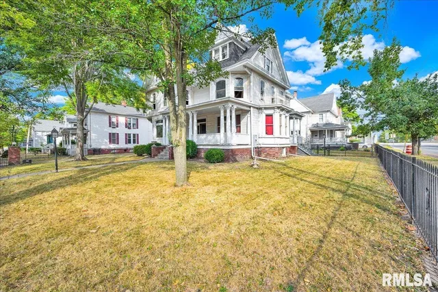 $165,000 | 401 West Armstrong Avenue, Peoria, IL 61604