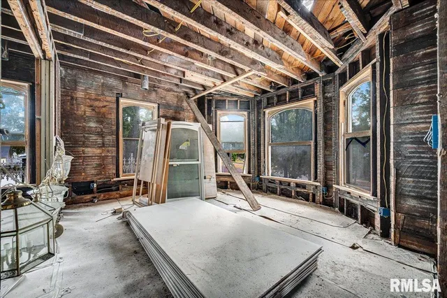 $165,000 | 401 West Armstrong Avenue, Peoria, IL 61604