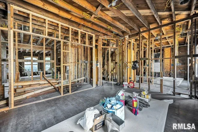 $165,000 | 401 West Armstrong Avenue, Peoria, IL 61604