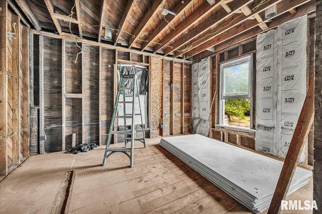 $165,000 | 401 West Armstrong Avenue, Peoria, IL 61604