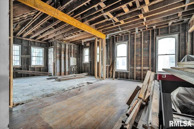 $165,000 | 401 West Armstrong Avenue, Peoria, IL 61604