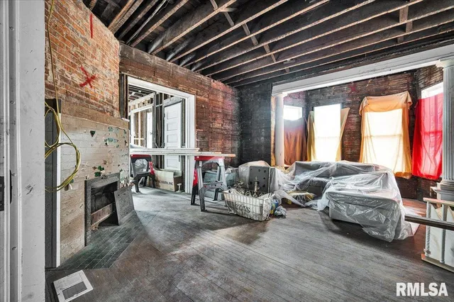 $165,000 | 401 West Armstrong Avenue, Peoria, IL 61604