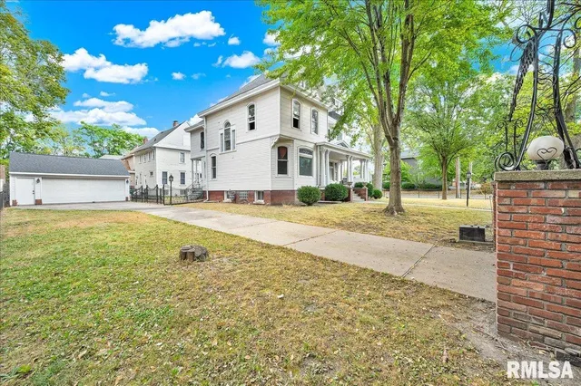 $165,000 | 401 West Armstrong Avenue, Peoria, IL 61604