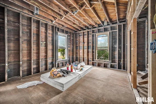 $165,000 | 401 West Armstrong Avenue, Peoria, IL 61604