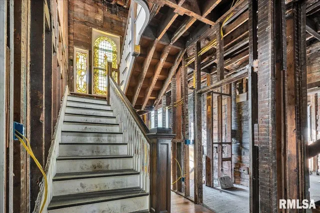 $165,000 | 401 West Armstrong Avenue, Peoria, IL 61604