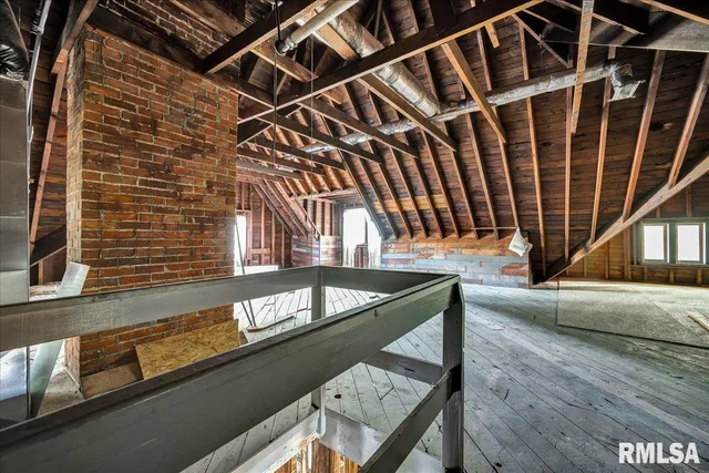 $165,000 | 401 West Armstrong Avenue, Peoria, IL 61604