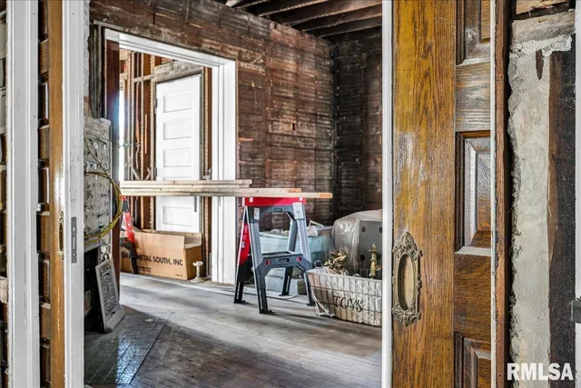 $165,000 | 401 West Armstrong Avenue, Peoria, IL 61604