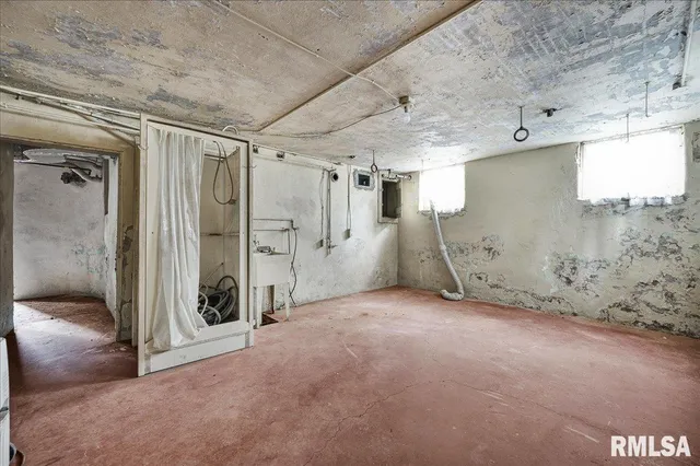 $165,000 | 401 West Armstrong Avenue, Peoria, IL 61604