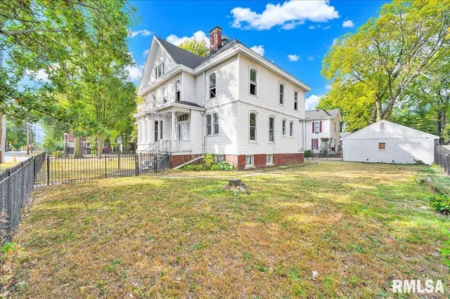 $165,000 | 401 West Armstrong Avenue, Peoria, IL 61604