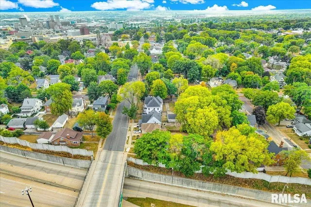 $165,000 | 401 West Armstrong Avenue, Peoria, IL 61604