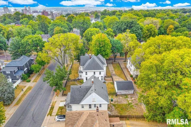 $165,000 | 401 West Armstrong Avenue, Peoria, IL 61604