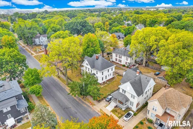 $165,000 | 401 West Armstrong Avenue, Peoria, IL 61604