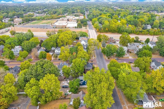 $165,000 | 401 West Armstrong Avenue, Peoria, IL 61604