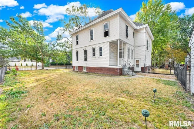 $165,000 | 401 West Armstrong Avenue, Peoria, IL 61604