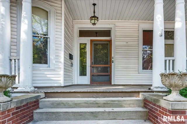 $165,000 | 401 West Armstrong Avenue, Peoria, IL 61604