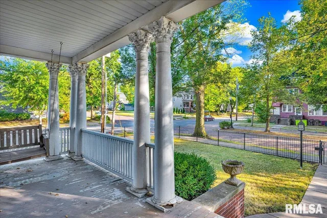 $165,000 | 401 West Armstrong Avenue, Peoria, IL 61604