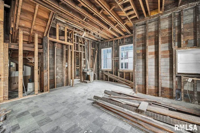 $165,000 | 401 West Armstrong Avenue, Peoria, IL 61604