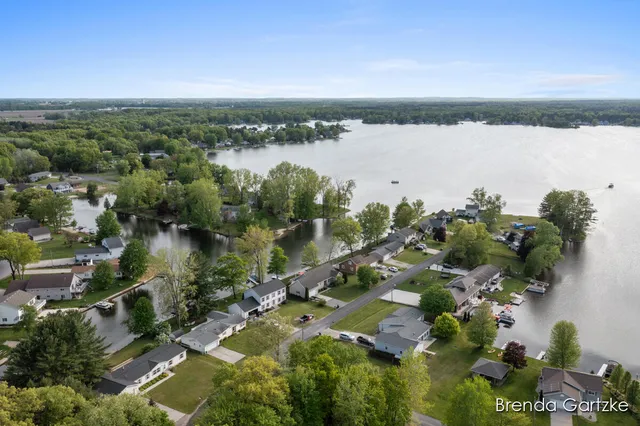 $329,000 | 17055 Blackfoot Trail, Howard City, MI 49329