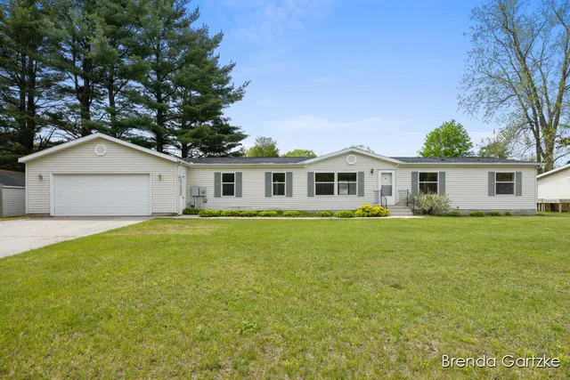 $329,000 | 17055 Blackfoot Trail, Howard City, MI 49329