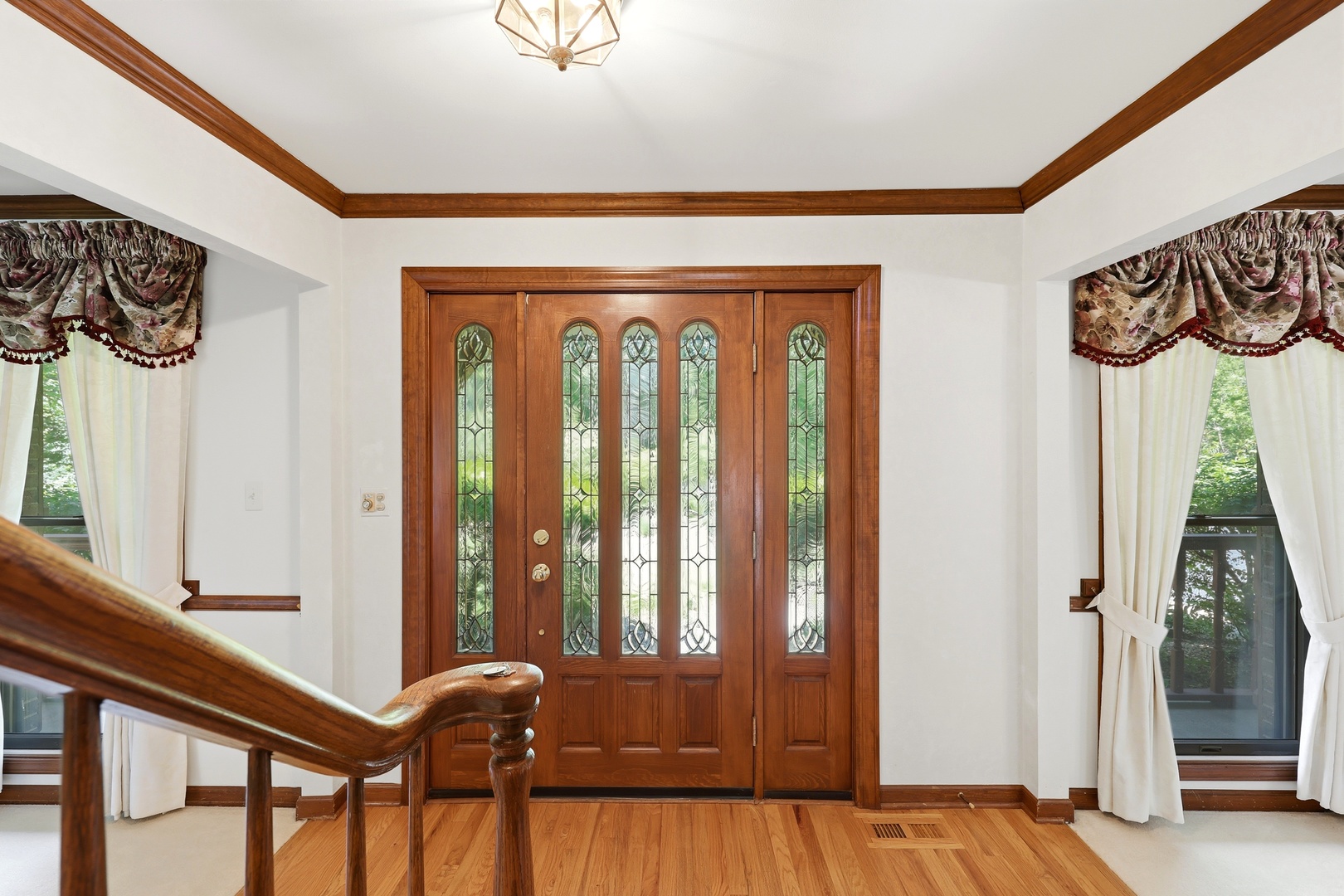 107 Roxborough Place Inverness, IL 60010 - Photo 3 of 42